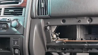 how to fix a Heater blend door on a 2004 Jeep Grand Cherokee.