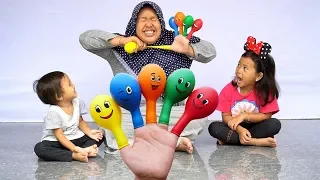 Surprise YUPI STRAWBERRY KISS & KINDER JOY EGGS In Balloons Character BALLOON FINGER FAMILY SONG