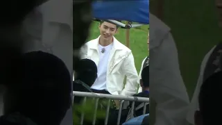 [KunLu] [ Fancam] Trông vui chưa kìa...cứ nhìn 1 hướng mãi 😗