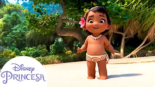 Moana bebé ayuda a una pequeña tortuga | Disney Princesa