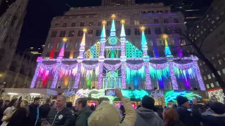 SAKS FIFTH AVENUE MANHATTAN NEW YORK HOLIDAY LIGHT SHOW DISPLAY 2021