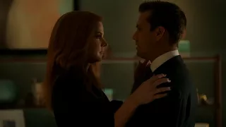 Suits - Harvey and Donna first kiss 7x10