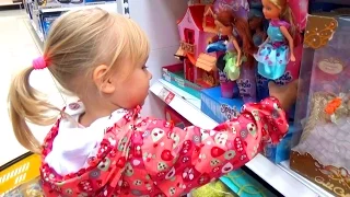 Алиса покупает подарок для подружки Алины!!! Frozen Ever After High Masha and the bear toys