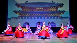 Корейский традиционный королевский танец в исполнении народного ансамбля "Асадаль"