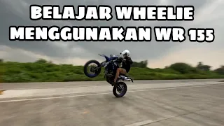 BELAJAR WHEELIE NAIK WR 155 SUPERMOTO