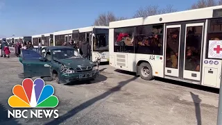 Red Cross Convoy Escorts 1,000 Civilians From Besieged Mariupol