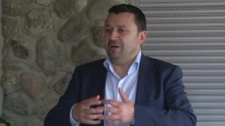 Hajdar Beqa takohet me banorët e fshatrave Bërjahë dhe Stubëll - Lajme