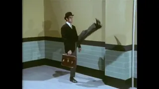 Monty Python - Andares tontos (V.O. subtitulada español). Versión Flying Circus