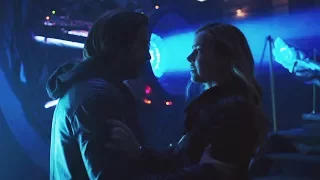 12 Monkeys – Cole & Cassie (Season 3)