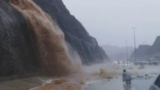 Unbelievable miracle in the desert! A terrible storm and flash floods hits Oman - Rustaq