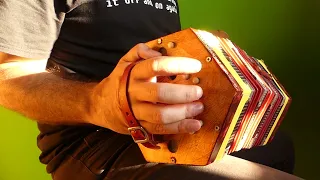 How to play Drunken Sailor on Concertina