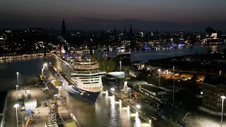 Mein Schiff 1 ist mit einem spektakulären Eindock-Manöver in Hamburg angekommen! | Mein Schiff