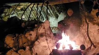 Solo Camping During a SNOWSTORM - Building a Primitive Shelter for Survival - Bushcraft Skills- ASMR