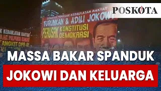 Massa Bakar Spanduk Bergambar Keluarga Besar Presiden Joko Widodo di Depan DPR