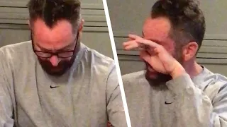 Father Unsuspectingly Opens His Christmas Gift – What He Finds Inside Brings Him To Tears