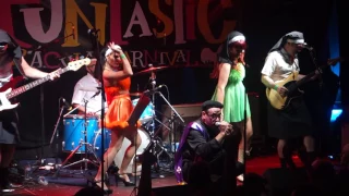 LAS MUNJITAS DEL FUZZ - Funtastic Dracula Carnival XI