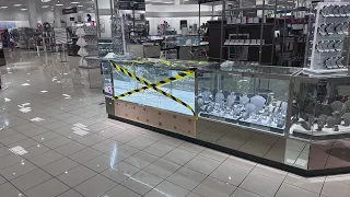 Jewelry thief hits Ford City Mall