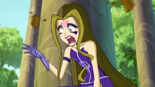 Darcy gets hit in the forehead by falling coconuts | Winx Club Clip