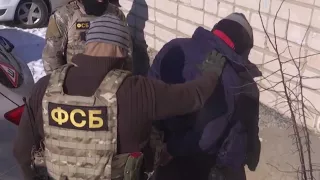 В Калуге ФСБ изъяла автоматы, пулемет и символику "Артподготовки"