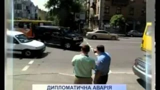 В столице внедорожник сбил жену дипломата с детьми