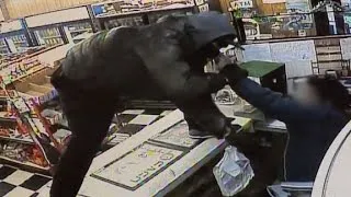 Knife-wielding robber attacks cashier