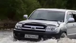 Hilux Surf 215. Сурф едет в брод.