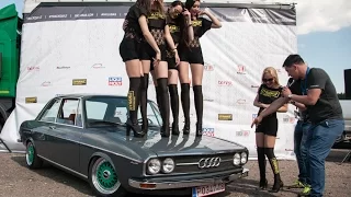 Girls destroy the Audi 100 C1 hood