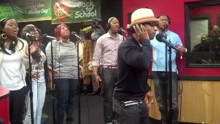 Kirk Franklin performs IMAGINE ME and SMILE while visiting the Red Velvet Cake Studio.