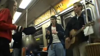 Avril singing in a subway (rare!)