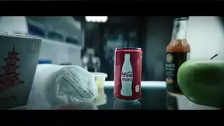 Homens formiga rouba coca cola de Hulk ao som de Sweet dreams