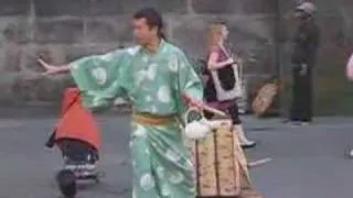 Edinburgh Fringe 2007 - Senmaru, Parasol spinning with objects on