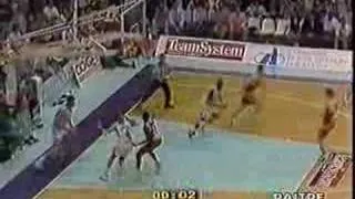 Il canestro decisivo di Dejan Bodiroga nella finale '95