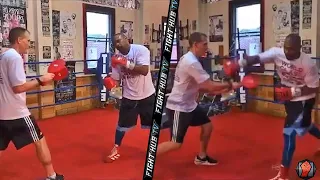 ROY JONES UNLEASHES JAW DROPPING SPEED ON THE MITTS TRAINING FOR MIKE TYSON (ROY JONES MITT WORK)