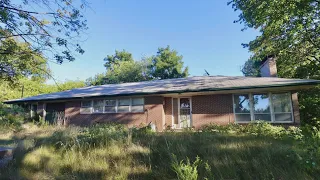 Abandoned Mid Century 1960's House Completely Forgotten For Years