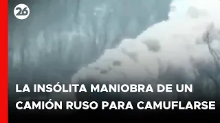 Camión ruso se camufla con el humo para escapar de drones ucranianos enemigos