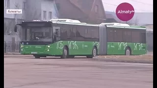 На улицы Алматы вернулись легендарные автобусы-гармошки (25.12.17)