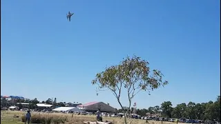 FA-18 Super Hornet tearing over Adelaide 500 (for the last time?)
