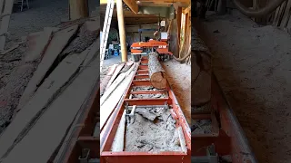 Lärche Kanthölzer 5x5 auf der Woodmizer extrem haltbar 😀😀😀