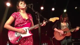 Norah Jones doin Johnny Cash's "Cry, Cry, Cry"