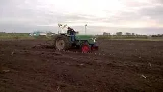 Fendt farmer 2 beim grubbern