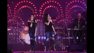 Sukriti Prakriti Kakkar Singer Live Performance Mashup Superhit Party Song