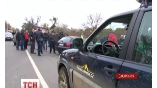 На Закарпатті власники машин з іноземною реєстрацією перекрили під'їзди до КПП "Ужгород"