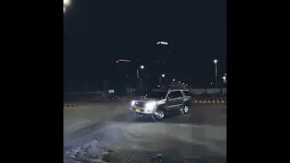 Toyota 4runner drifting donnuts #shorts