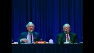 Warren Buffett & Charlie Munger on the Insanity of Derivatives | 2004 Berkshire Annual Meeting