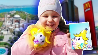 PikMi Pops распаковка игрушки из Макдональдс на улицах Стамбула | Play With Melis