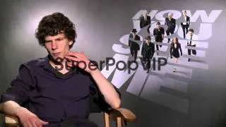 INTERVIEW - Jesse Eisenberg describes his character in th...