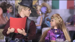 The Restaurant - A Barbie parody in stop motion *FOR MATURE AUDIENCES*