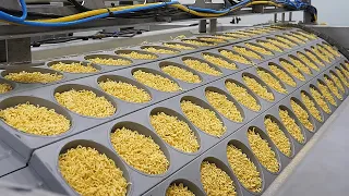Ganito Ang Paggawa Ng INSTANT NOODLES sa Factory - Proseso ng Paggawa ng Instant Ramen Noodles