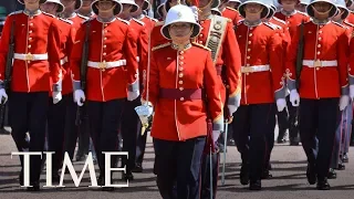 A Female Soldier Led Buckingham Palace’s Changing Of The Guard For The First Time | TIME