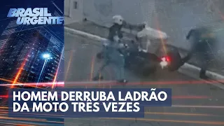 Homem derruba ladrão da moto três vezes para impedir roubo | Brasil Urgente